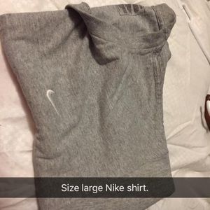 Men’s Nike shirt🏈